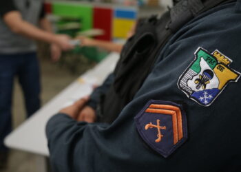 Polícia Militar apreende drogas após denúncia de tráfico na Zona Norte de Aracaju