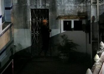 Homem é preso após ser flagrado invadindo colégio em Aracaju