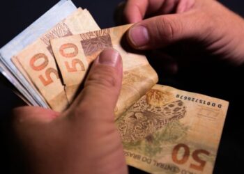 Salário mínimo de R$ 1.320 começa a valer hoje