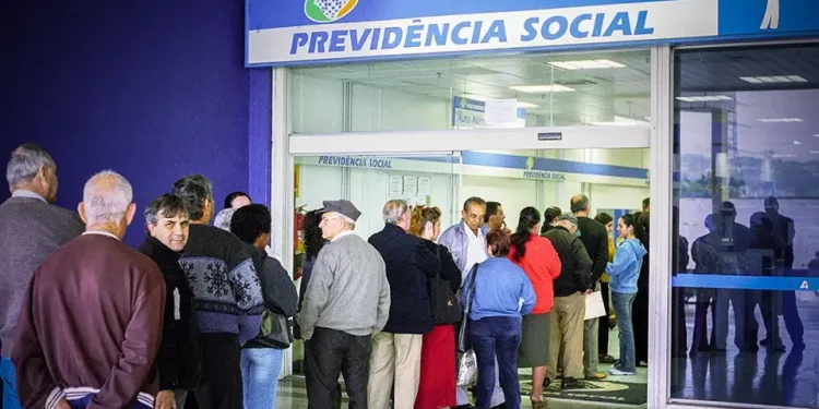INSS muda sistema para revisão da vida toda, mas não tem data para pagar correção