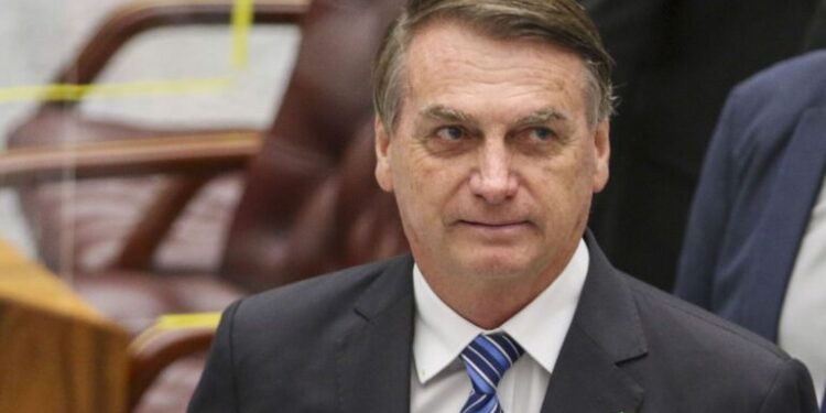 Bolsonaro diz que vai antecipar retorno ao Brasil