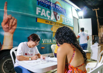 Unidade móvel ‘Fique Sabendo’ realiza testes rápidos e gratuitos na Orla da Atalaia