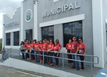 Dias de Luta: Professoras e professores de Canhoba paralisam suas atividades e cobram audiência com prefeito