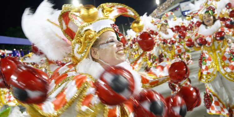 Série Ouro abre oficialmente desfiles na Marquês de Sapucaí