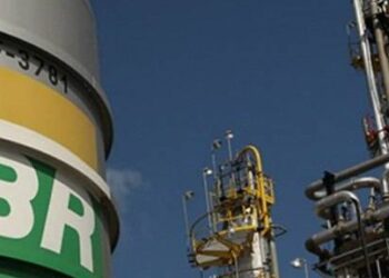 Petrobras abre mais de 300 vagas para concurso com salários de até R$ 5560