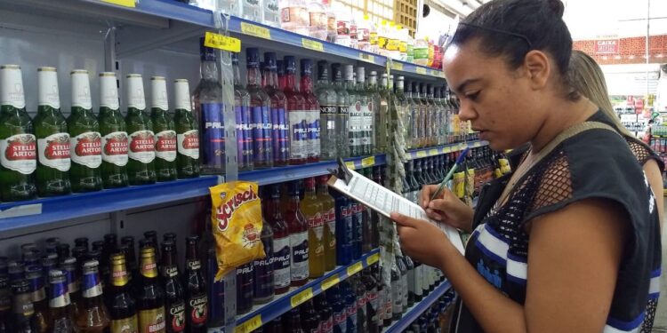 Procon Aracaju divulga pesquisa comparativa de preços de bebidas