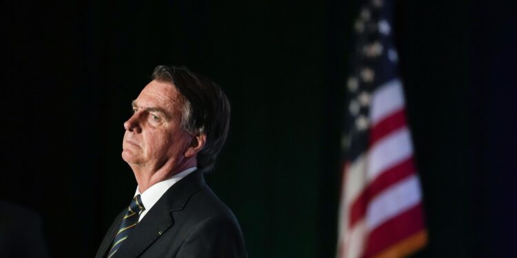 Bolsonaro diz que volta ao Brasil nas próximas semanas