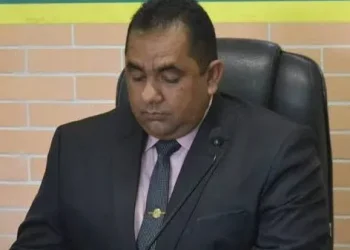 Prefeito de Canindé de São Francisco é afastado temporariamente