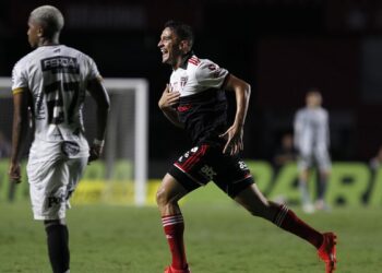 Em noite de golaços, São Paulo goleia Inter de Limeira