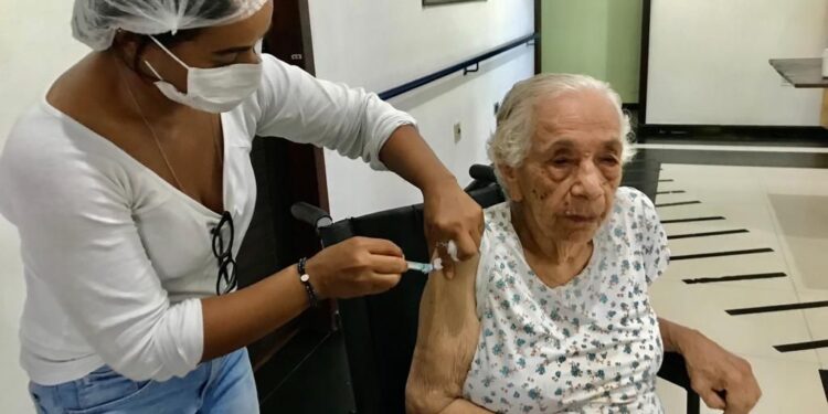 Sergipe inicia imunização com a vacina bivalente contra a Covid-19
