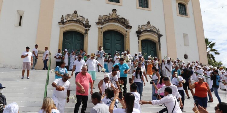 Lavagem das Escadarias da Igreja Matriz completa 15 anos com ato histórico