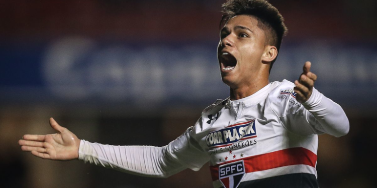 “Aceita até…”; Luiz Araújo topa voltar ao Brasil e exigências no mercado ‘chegam aos ouvidos’ do Palmeiras