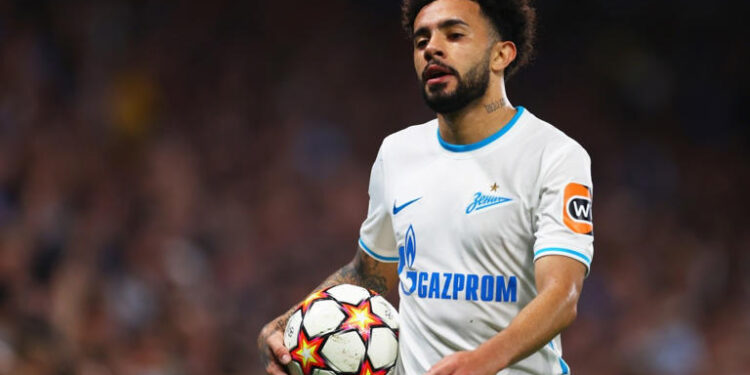 R$ 83 milhões e jogador envolvido: Claudinho volta a ganhar força em gigante brasileiro