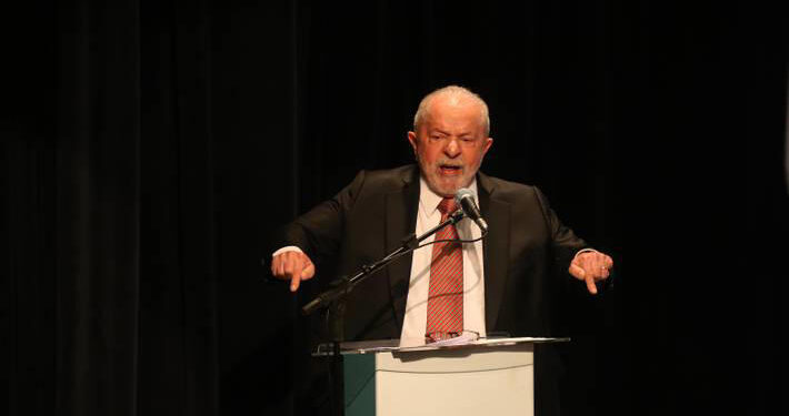 Lula diz que governo prepara pacote para regular mídias digitais contra fake news