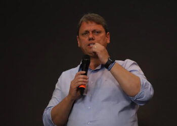 Vários governadores brasileiros estão a mudar de partido para se distanciarem do Bolsonarismo