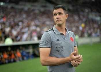 Vascaínos elegem vilão da derrota e se enfurecem com treta envolvendo Pedro Raul: “Ele é Tricolor…”