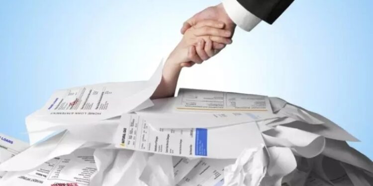 Inadimplente pode perder CNH, passaporte e ser barrado em concurso público