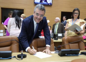 Deputado estadual reeleito, Luciano Pimentel é empossado na Alese