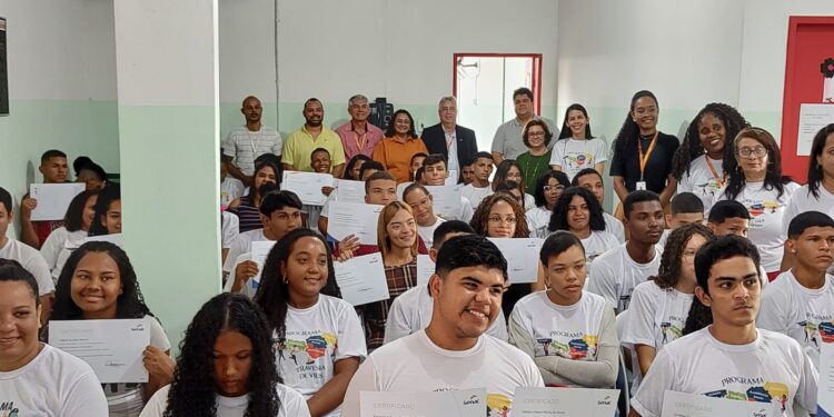 Senac entrega mais de 70 certificados para jovens do Conjunto Jardim, em Socorro