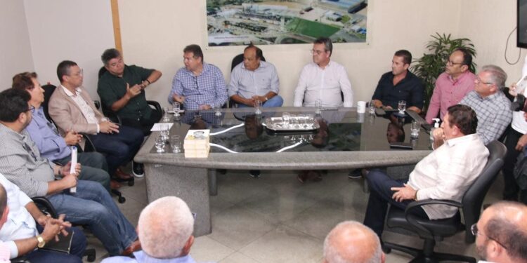 Deputado estadual Luciano Pimentel registra visita ao Grupo Coringa, em Alagoas