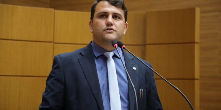 Deputado Marcos Oliveira ressalta a importância da duplicação da BR-235
