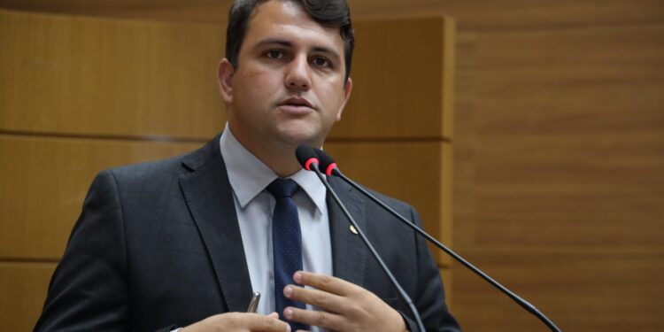 Deputado Marcos Oliveira fala sobre crimes cibernéticos