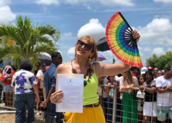 Deputada estadual Linda Brasil entrega carta com reivindicações ao presidente Lula