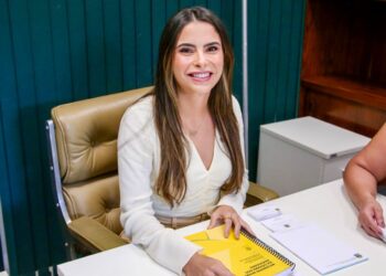 Yandra Moura apresenta proposta que ampara órfãos do feminicídio