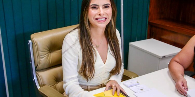 Yandra Moura apresenta proposta que ampara órfãos do feminicídio