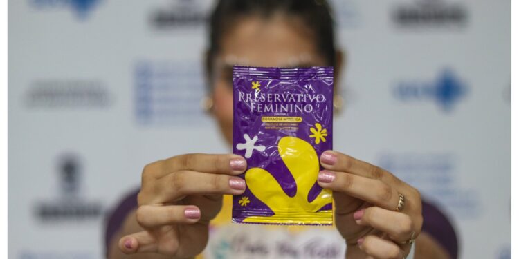 Saúde reforça importância do uso do preservativo entre os universitários