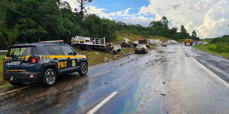 PRF registrou uma morte a cada duas horas nas rodovias federais em 2022