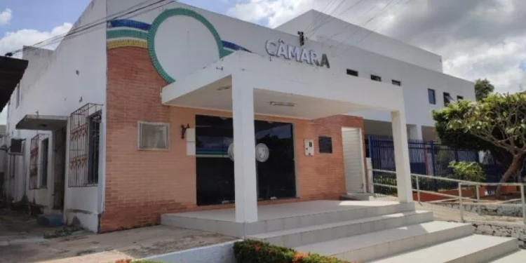 Tribunal Superior Eleitoral  cassa dois vereadores de Canindé do São Francisco, Hugo de Pank e Bianca de Oliveira Carvalho