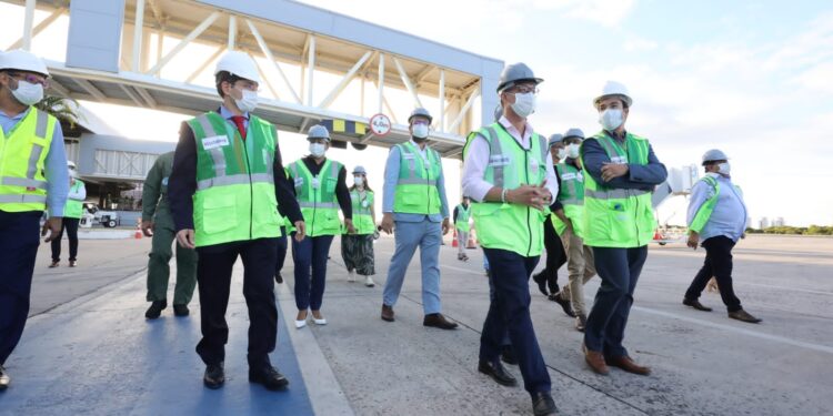 Em visita às obras do aeroporto Santa Maria, Fábio firma parceria para fortalecer o turismo