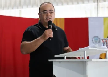 Prefeito Cristiano Viana anuncia reajuste de 15% no piso salarial dos professores do município de Simão Dias