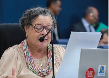 E o Plano Diretor e a licitação do transporte? Professora Ângela Melo critica discurso de Edvaldo Nogueira na CMA