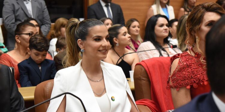 Drª Lidiane Lucena toma posse em seu 1º mandato de deputada estadual por Sergipe