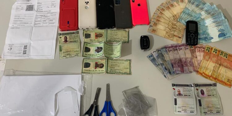 Cinco suspeitos foram presos por utilizar documentos falsos para sacar o Auxílio Brasil, em Estância