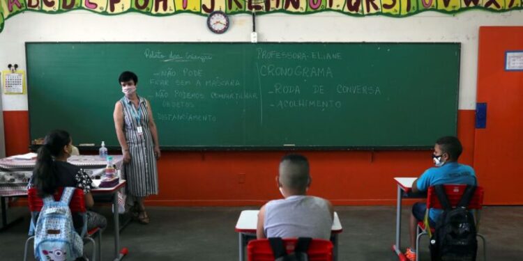 MEC divulga nova tabela para salário educação