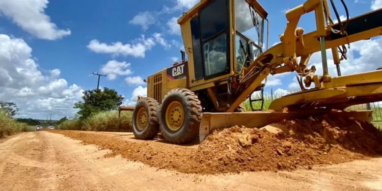 Prefeitura de Salgado realiza manutenção de estradas vicinais