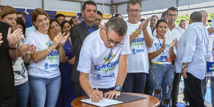 Fábio assina ordens de serviço e anuncia investimentos em Boquim na primeira edição do ‘Sergipe é aqui’