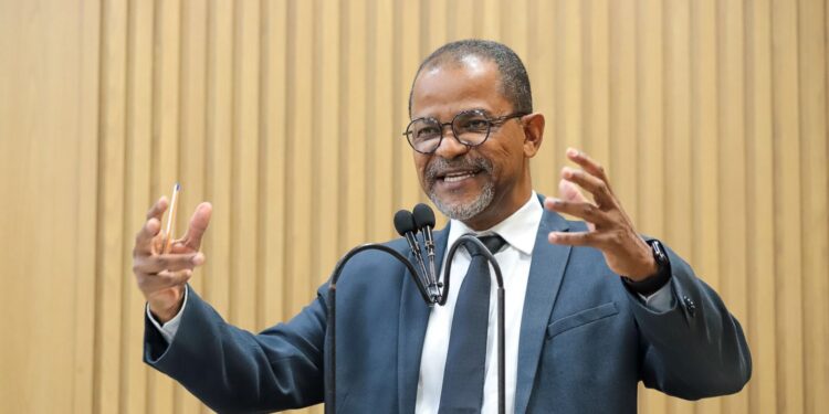 Vereador Professor Bittencourt destaca o processo de matrículas online da rede de educação municipal