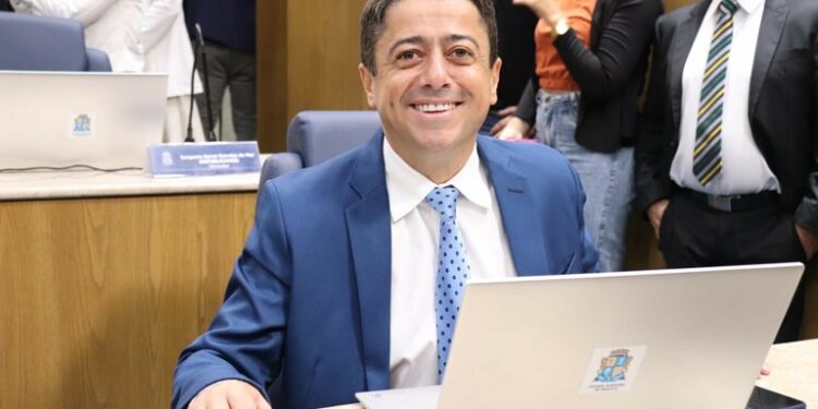 “Retornamos para continuar trabalhando e pensando nos aracajuanos”, reforçou Fabiano na primeira Sessão do ano