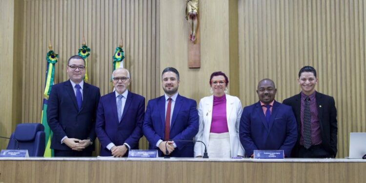 Eduardo Lima exerce pela primeira vez a função de 1° Secretário da CMA