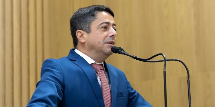 Durante o Pequeno Expediente, Fabiano Oliveira parabeniza gestão do prefeito Edvaldo Nogueira