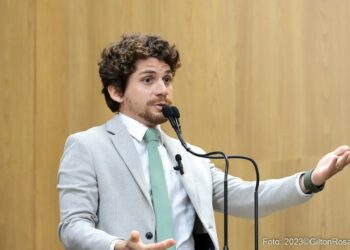 “Aracaju está crescendo com planejamento de 1995”, declara Breno Garibalde