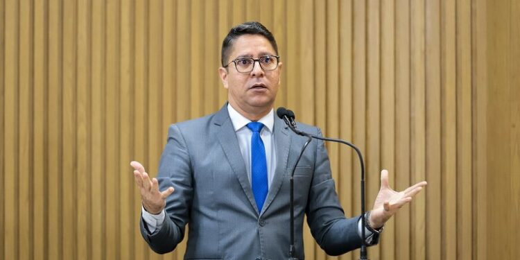 Ricardo Marques diz que educação não tem sido prioridade na gestão de Edvaldo Nogueira
