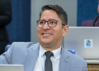 Ricardo Marques elogia ações da secretaria da educação de Aracaju para não deixar crianças fora da escola