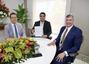 Jeferson recebe ofício formalizando o nome de Cristiano Cavalcante como líder do governo