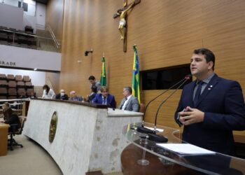 Marcos Oliveira cobra explicações sobre nomeação de diretores de escola