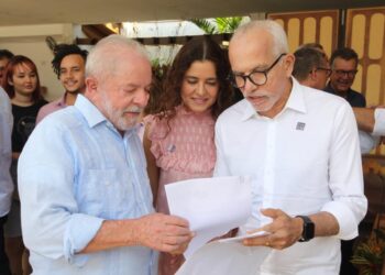 Prefeito Edvaldo acompanha presidente Lula em ato para a retomada da obra da BR-101